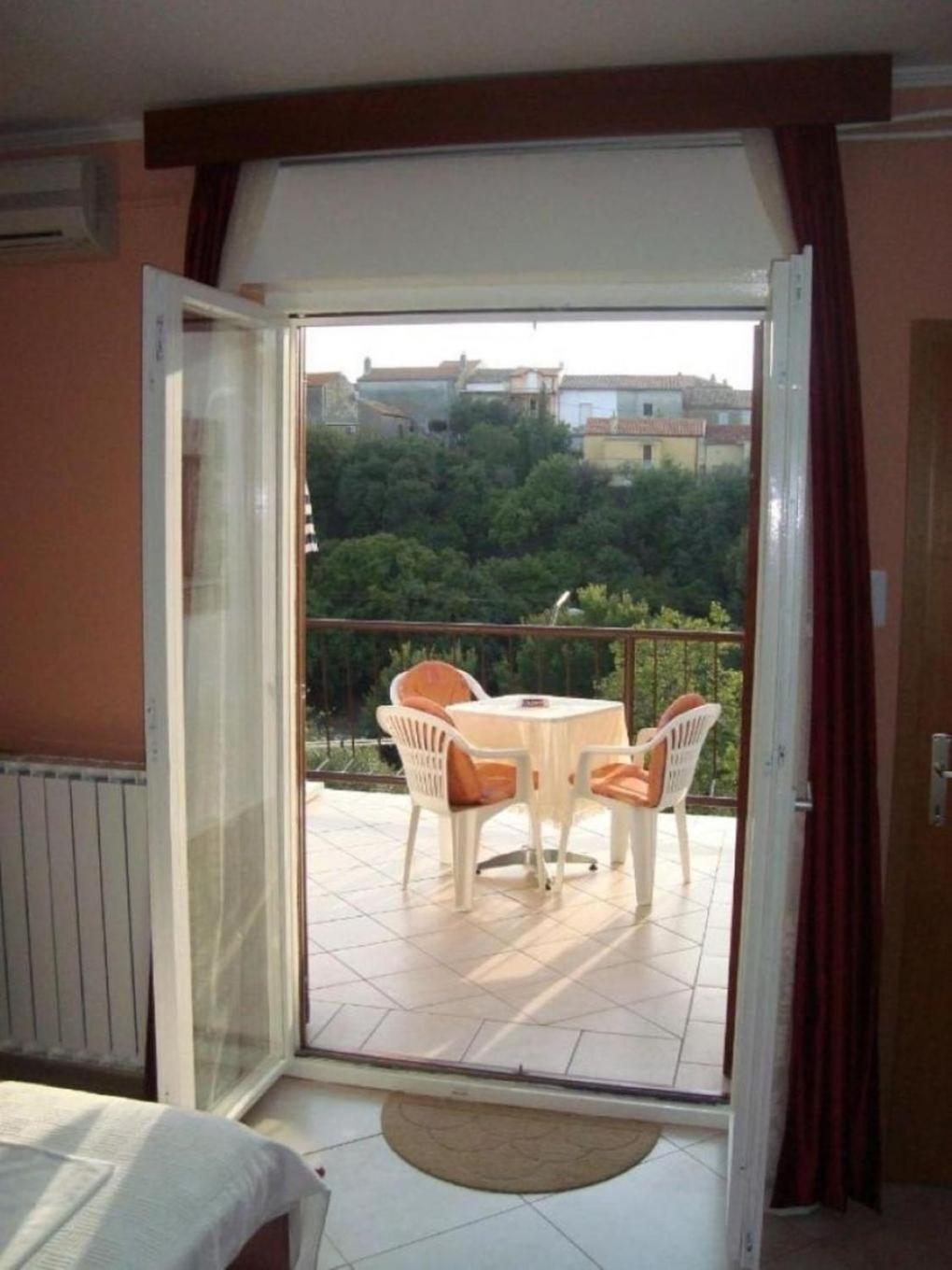Apartment Marie Omisalj Bagian luar foto