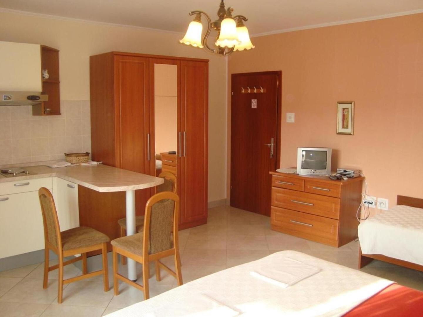 Apartment Marie Omisalj Bagian luar foto