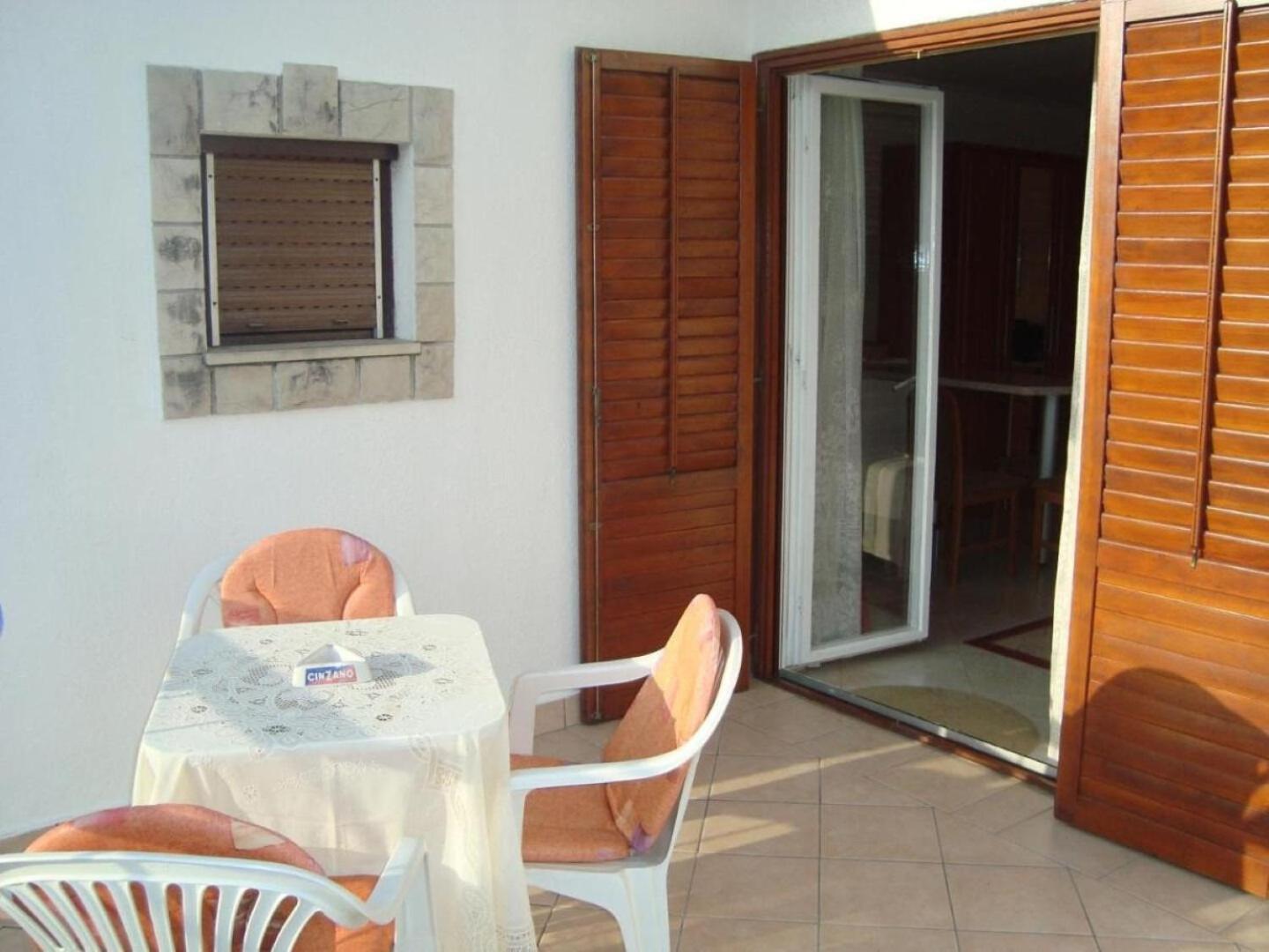 Apartment Marie Omisalj Bagian luar foto